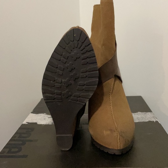 Brand new with box - Picture 2 of 3